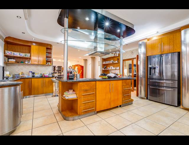 6 BEDROOM HOUSE FOR SALE IN WOODMEAD